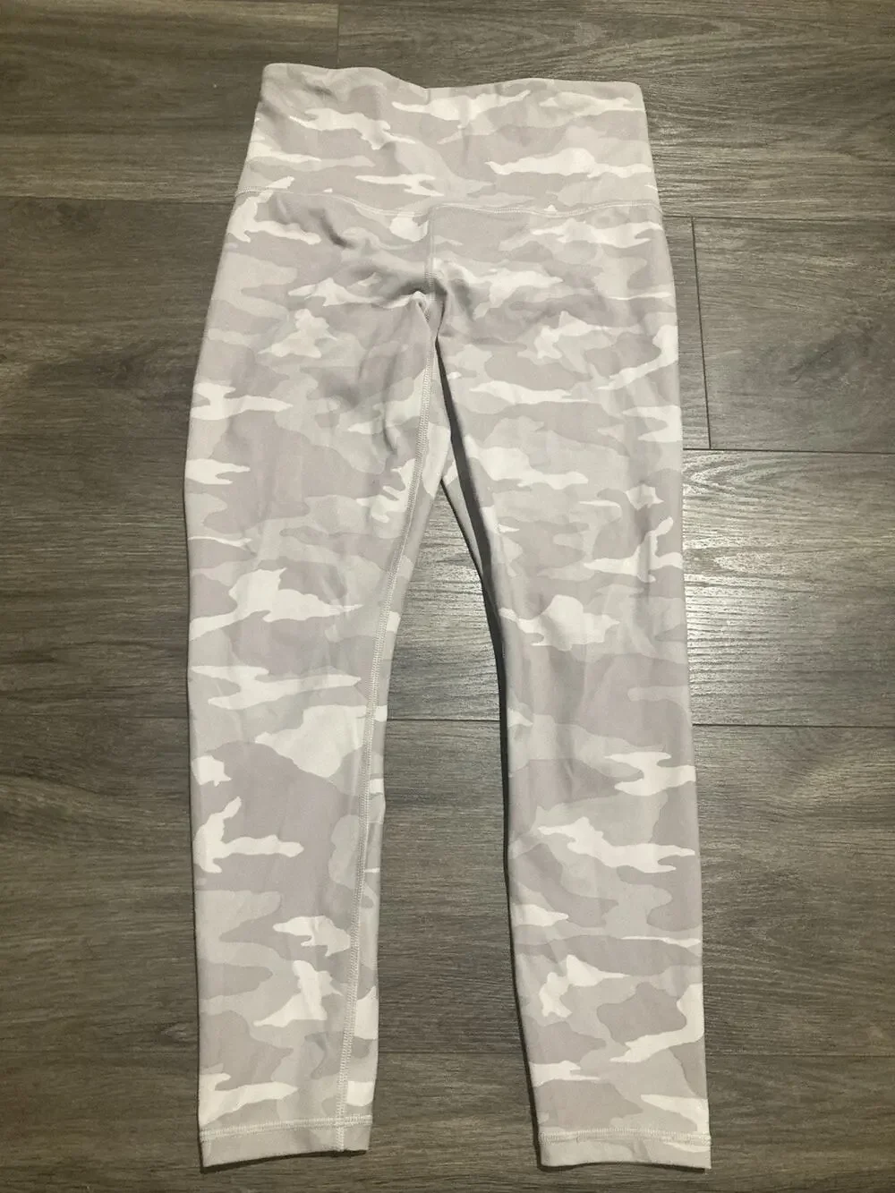 Athleta 7/8 Elation White Camo Size Xtra-Small Athleisure Workout Yoga Leggings